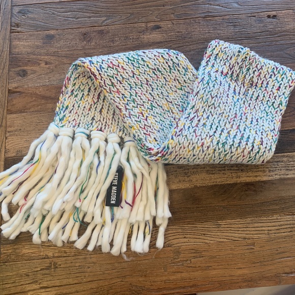 NWT Super Soft & Cozy Long Scarf by Steve Madden - Picture 1 of 5